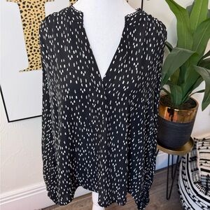 Elegant Black and White Women's Top